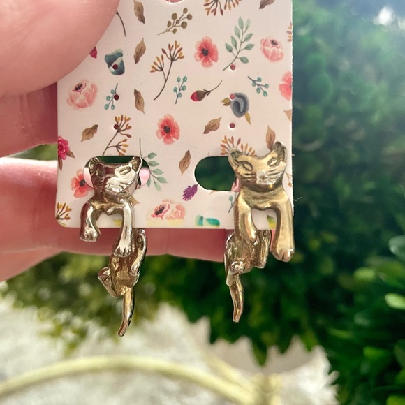 Vintage Hanging Cat Dangle Earrings - Picture 4 of 6